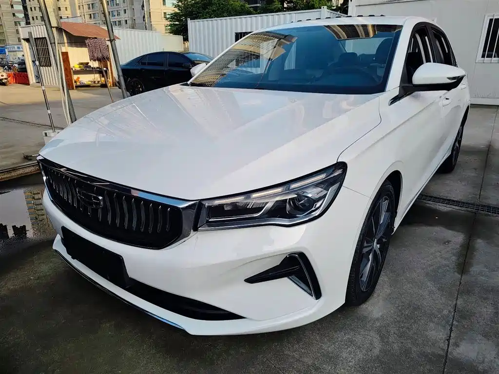 Geely Emgrand 2022