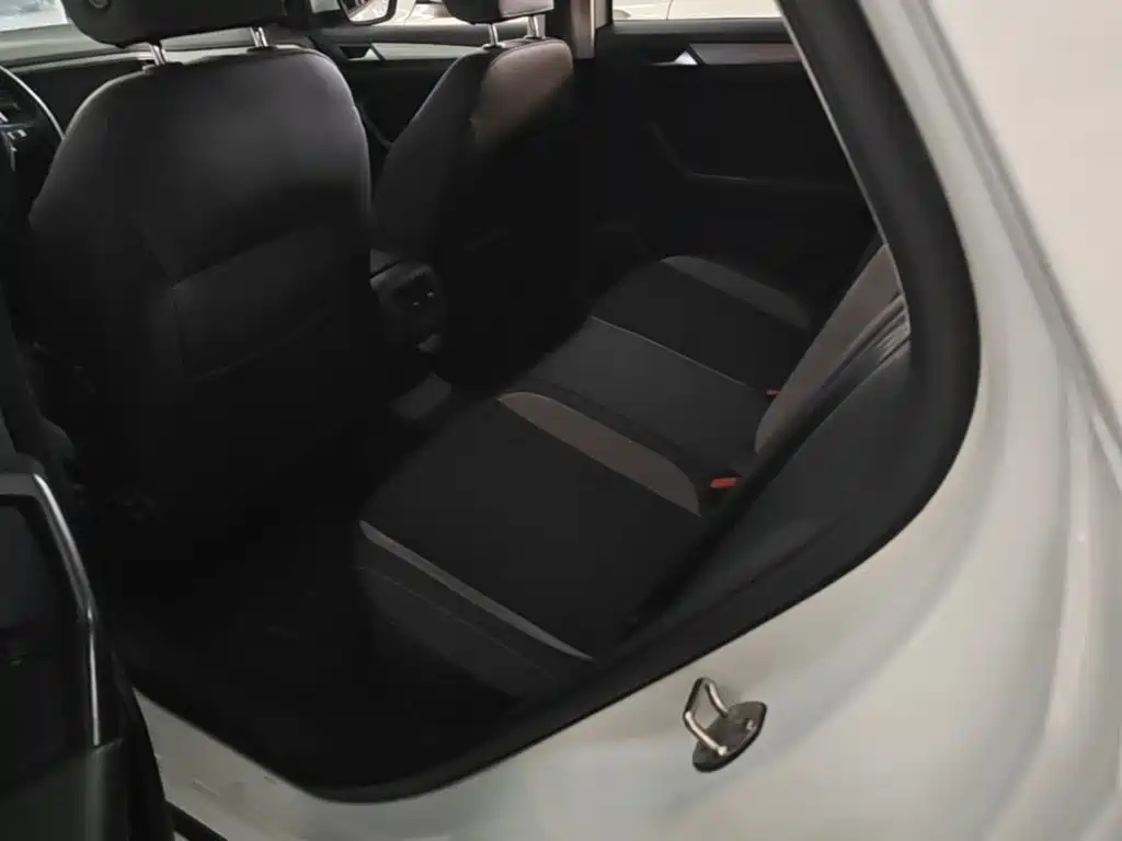 Volkswagen T-Roc — миниатюра 17