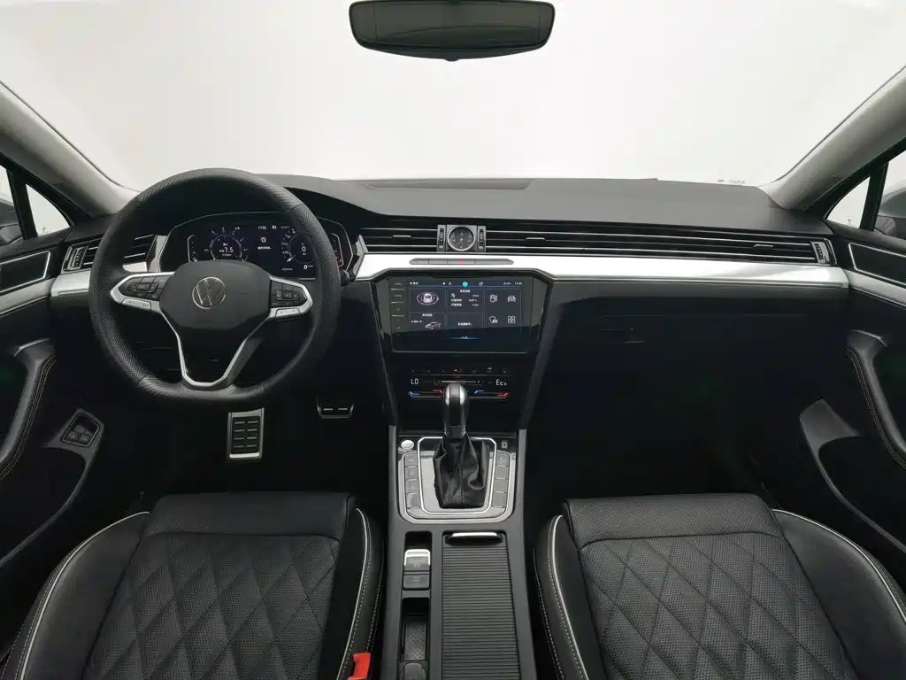 Volkswagen Magotan PHEV — миниатюра 5