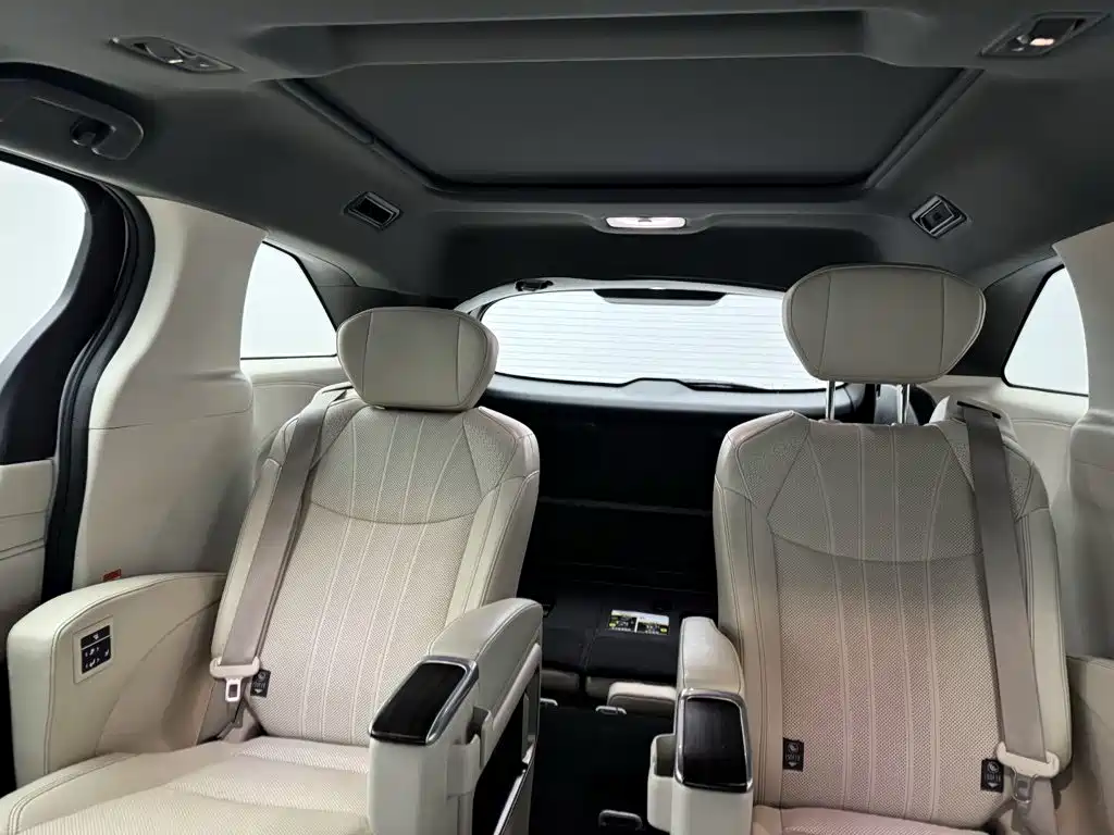 Toyota Granvia — миниатюра 20