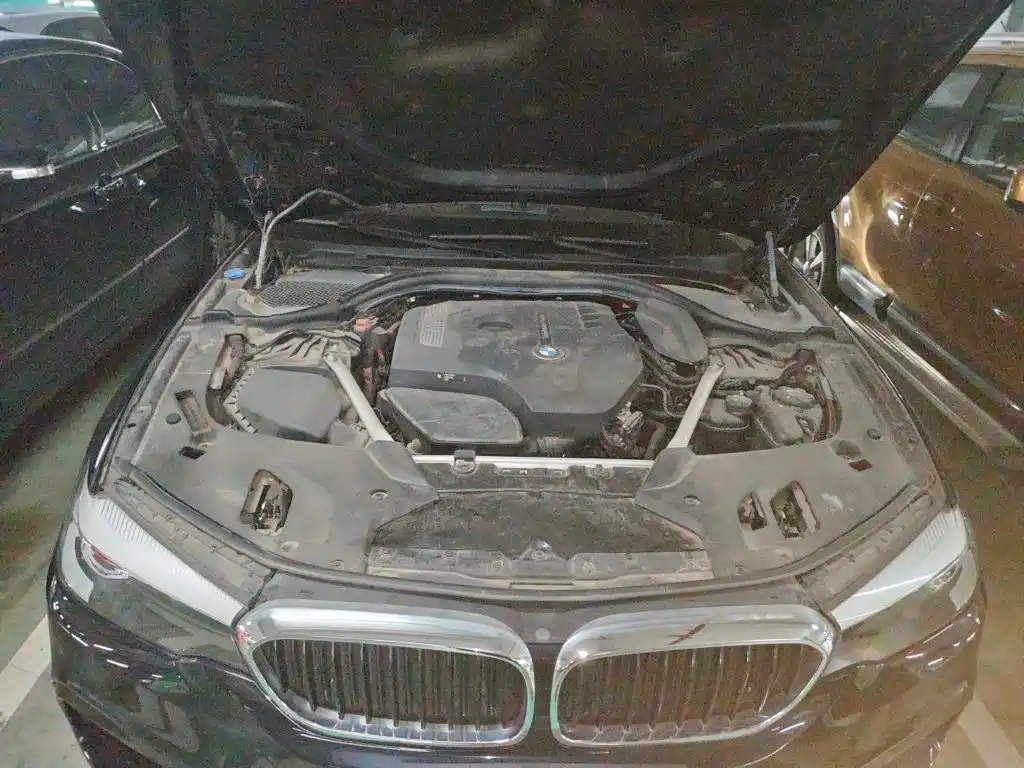 BMW 5 Series — миниатюра 11