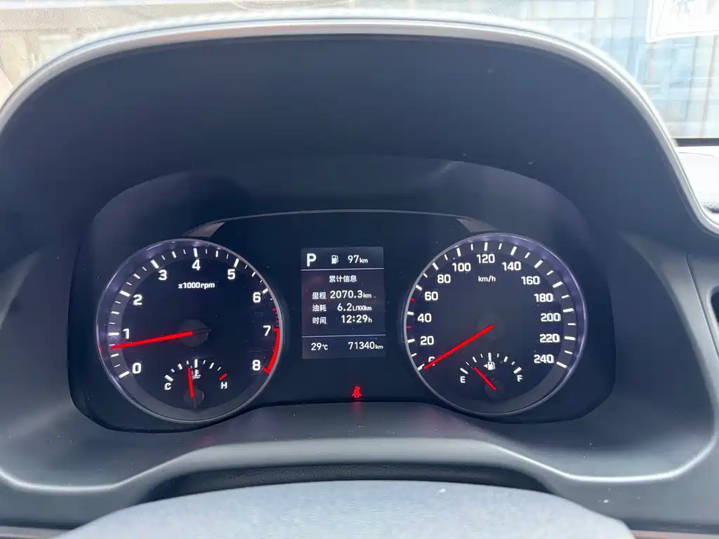 Hyundai Elantra — миниатюра 15