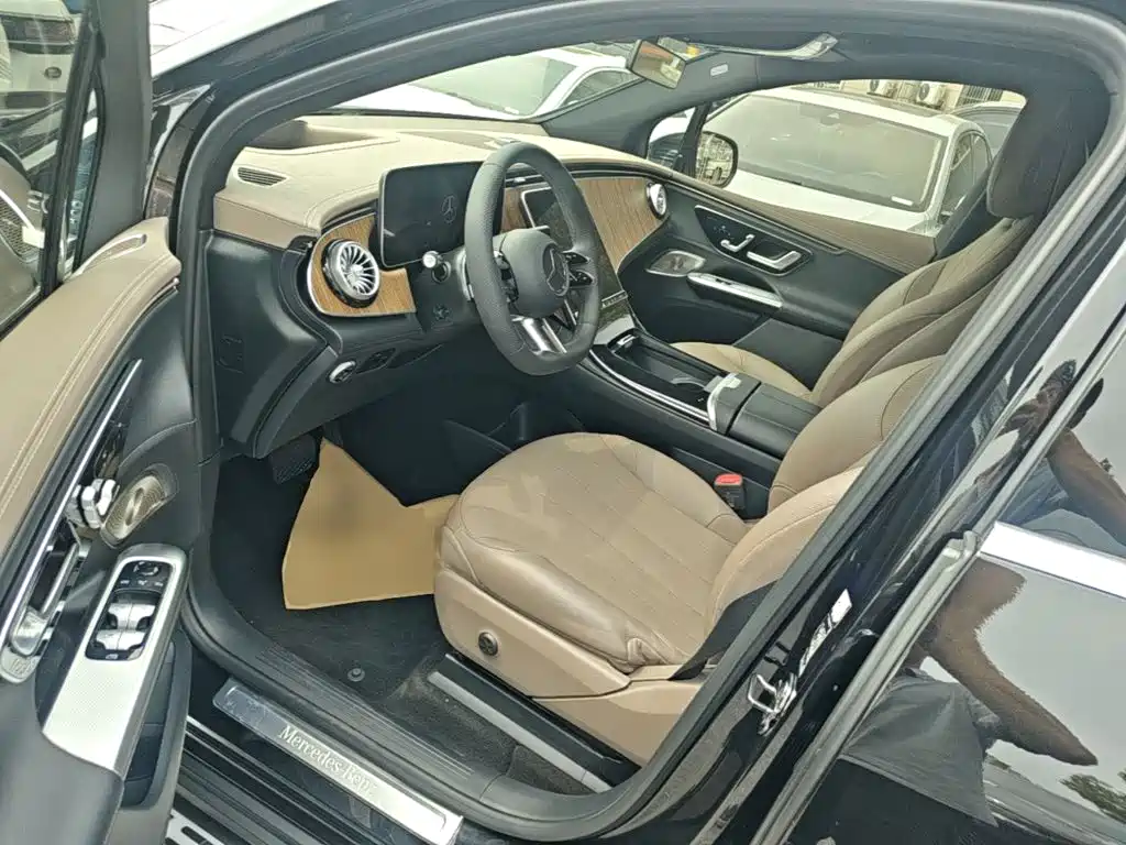 Mercedes-Benz EQE SUV — миниатюра 15