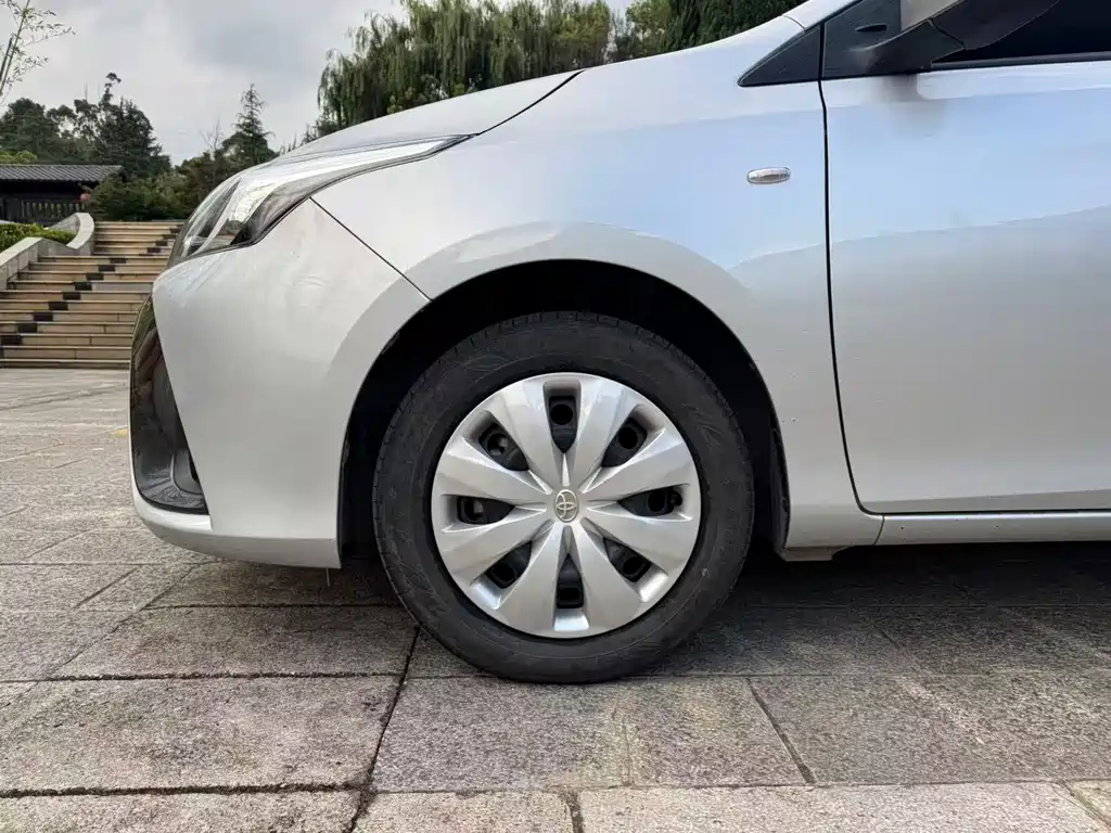 Toyota Yaris L — миниатюра 10