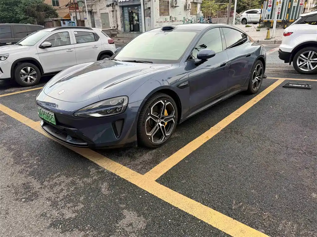 Xiaomi SU7 2024