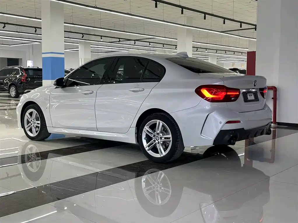 BMW 1 SERIES