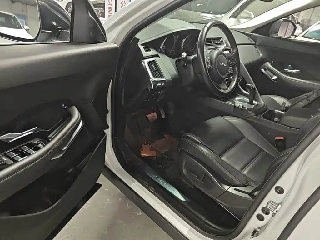 Jaguar E-PACE — миниатюра 16