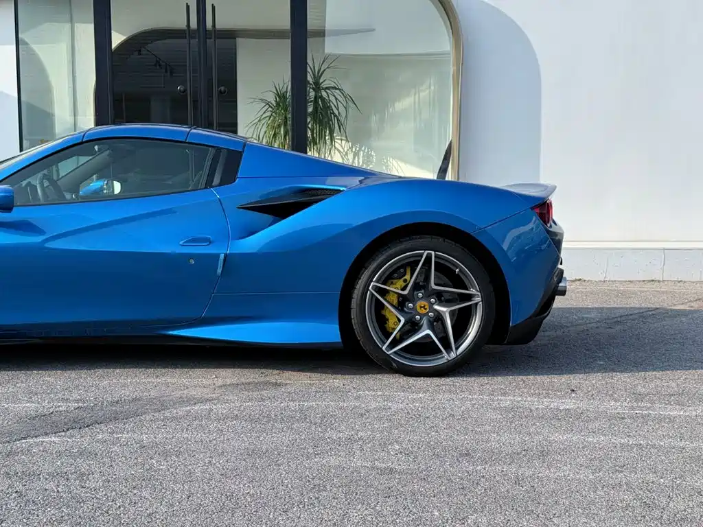 Ferrari F8 — миниатюра 8