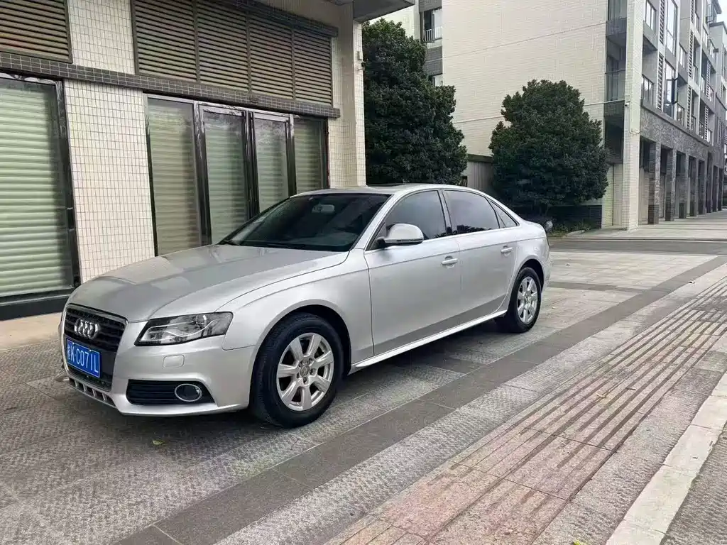 Audi A4L 2011