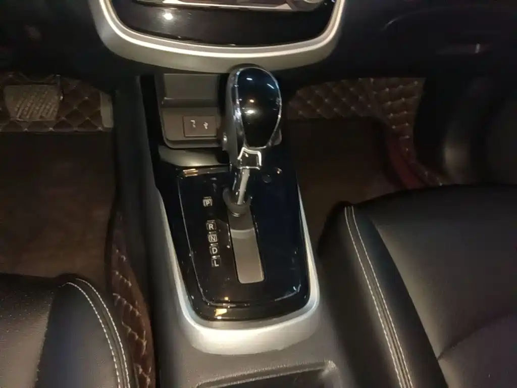 Nissan Tiida — миниатюра 14