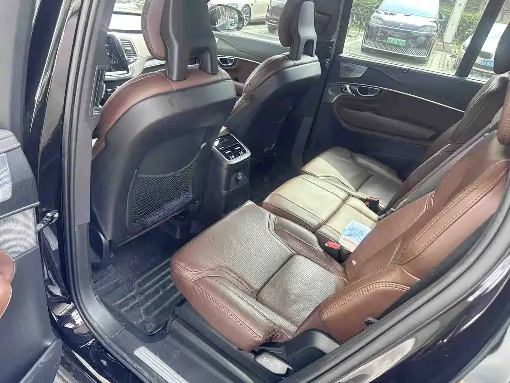 Volvo XC90 PHEV — миниатюра 5