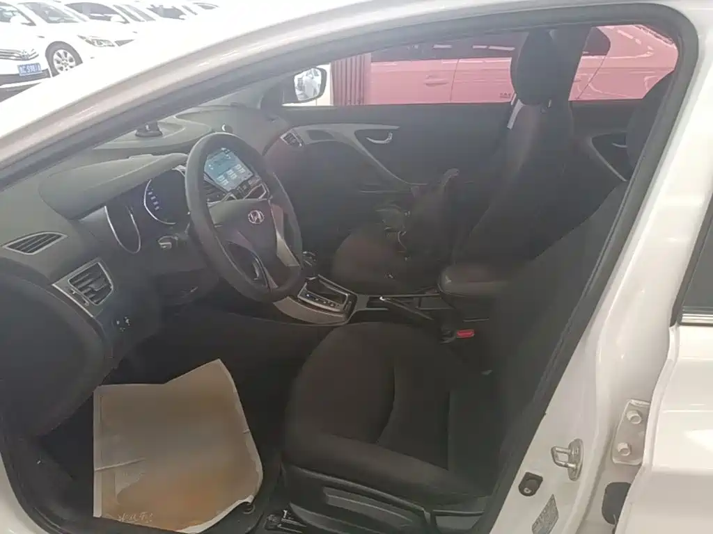 Hyundai Elantra Langdong — миниатюра 15