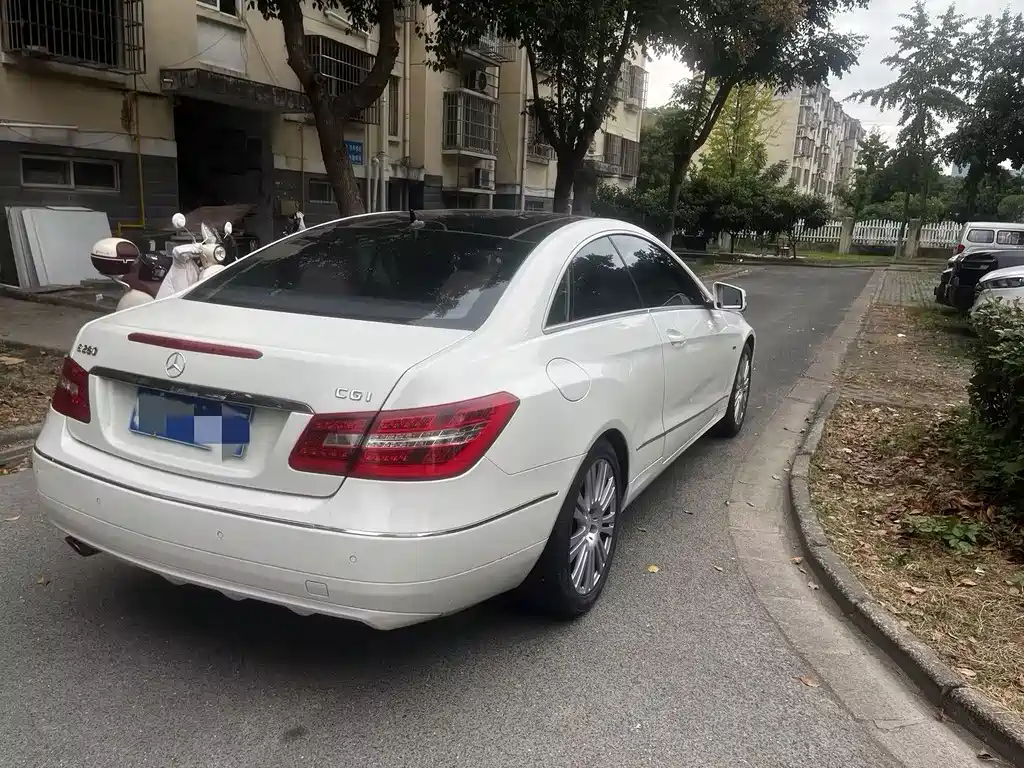 Mercedes-Benz E-Class (Import) — миниатюра 4