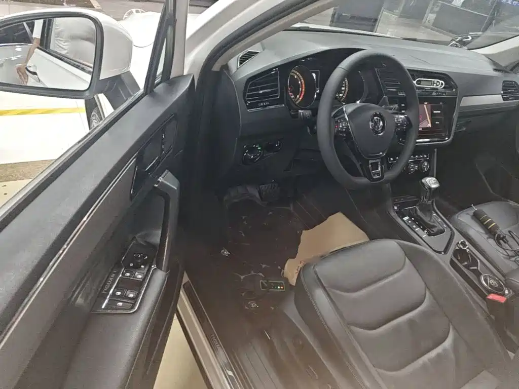 Volkswagen Tiguan L — миниатюра 16