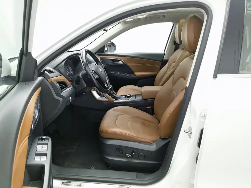 Borgward BX7 — миниатюра 10