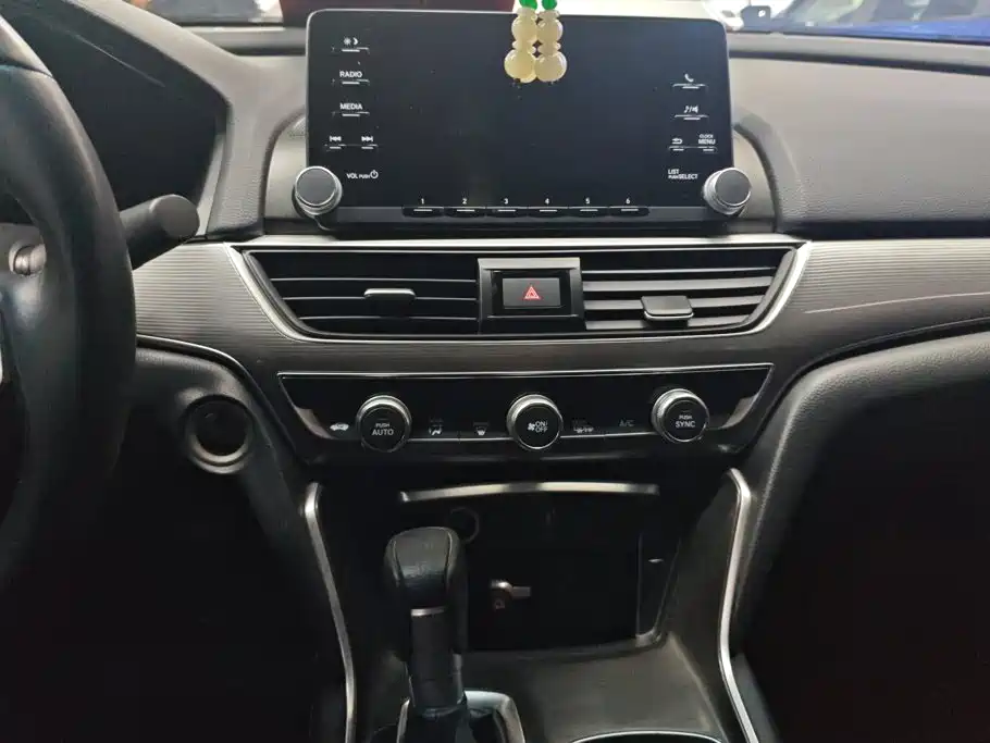 Honda Accord — миниатюра 13