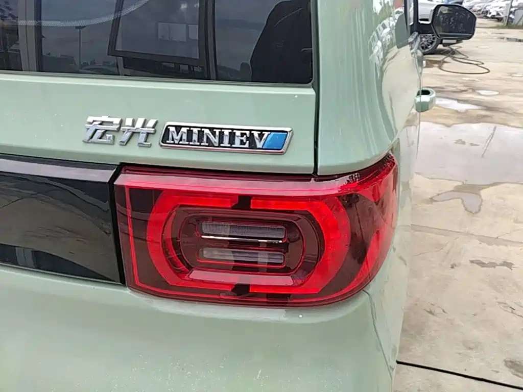 Wuling MINIEV — миниатюра 8