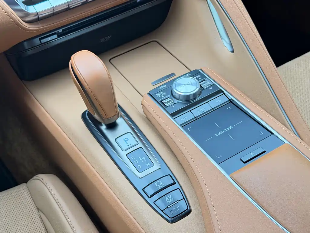 Lexus LC — миниатюра 22
