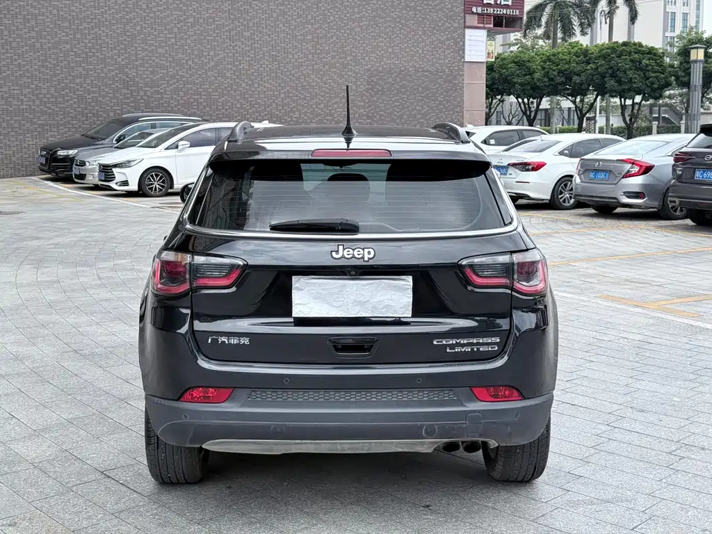Jeep Compass — миниатюра 8