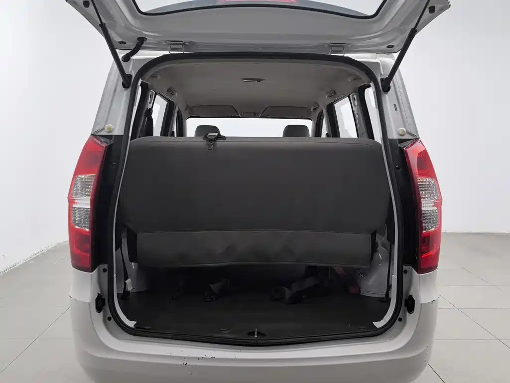 Wuling Hongguang — миниатюра 16