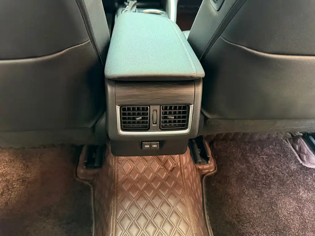 Toyota Camry — миниатюра 16