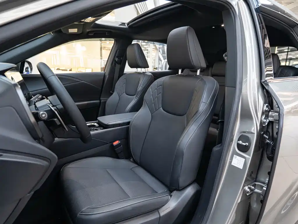 Lexus RX — миниатюра 11