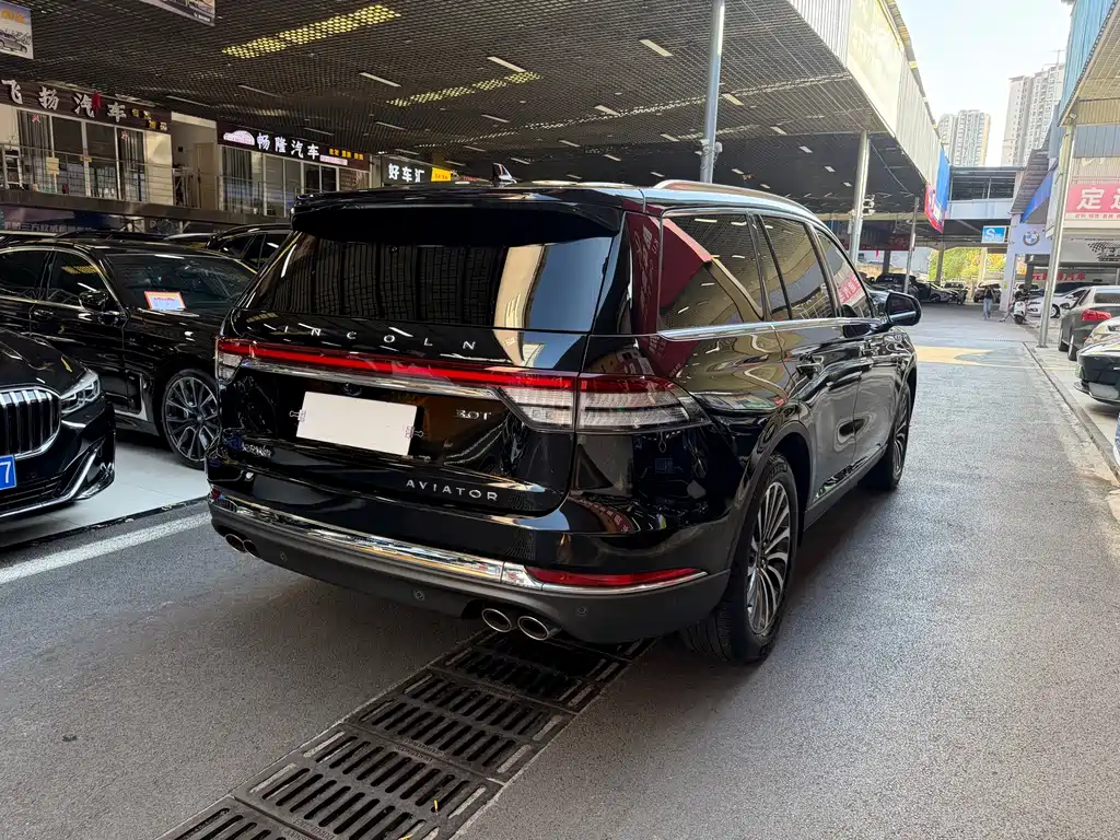 Lincoln Aviator — миниатюра 6