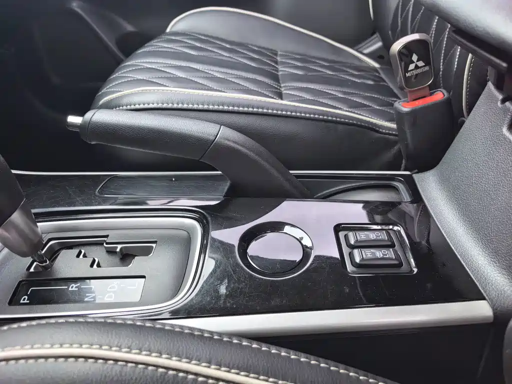 Mitsubishi Outlander — миниатюра 9