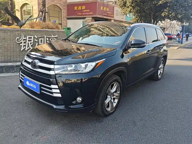 TOYOTA HIGHLANDER
