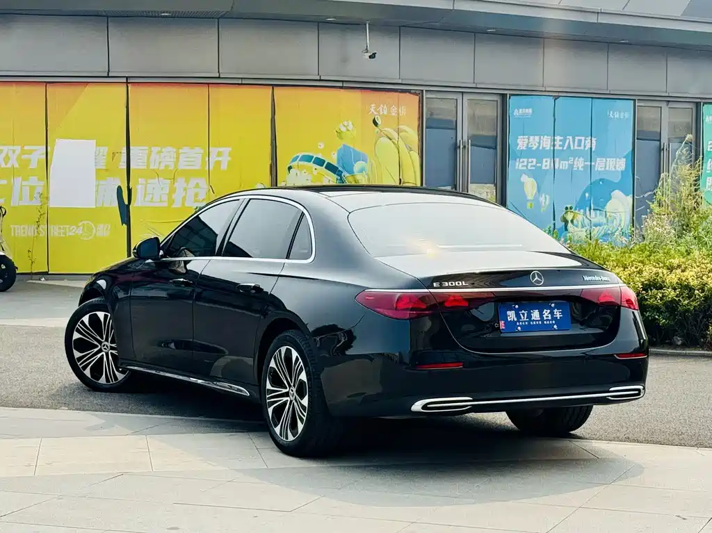 Mercedes-Benz E-Class — миниатюра 3