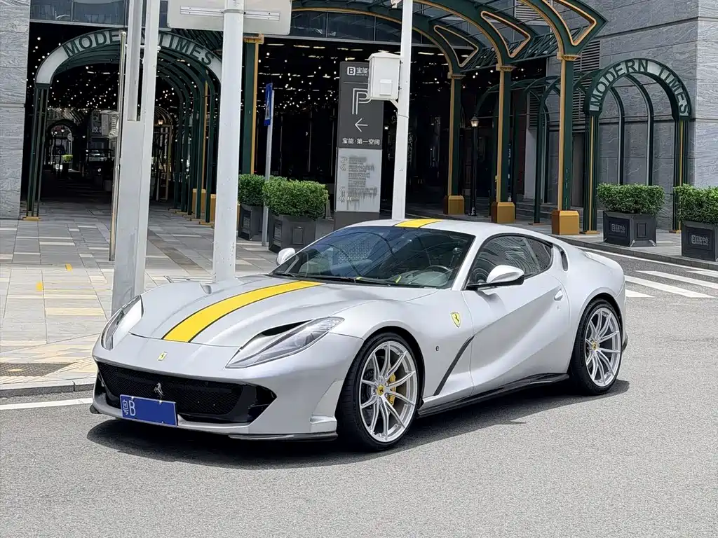 Ferrari 812