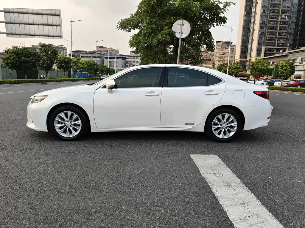 Lexus ES — миниатюра 7
