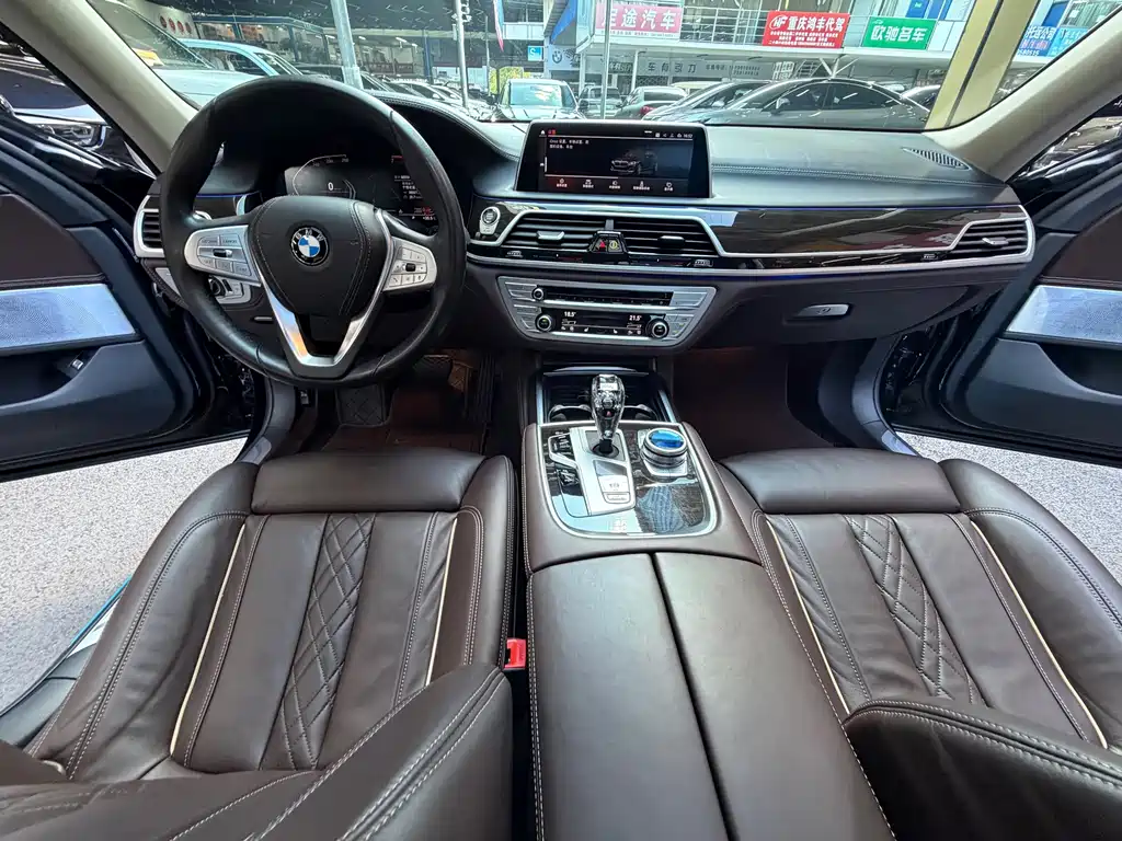 BMW 7 Series — миниатюра 23
