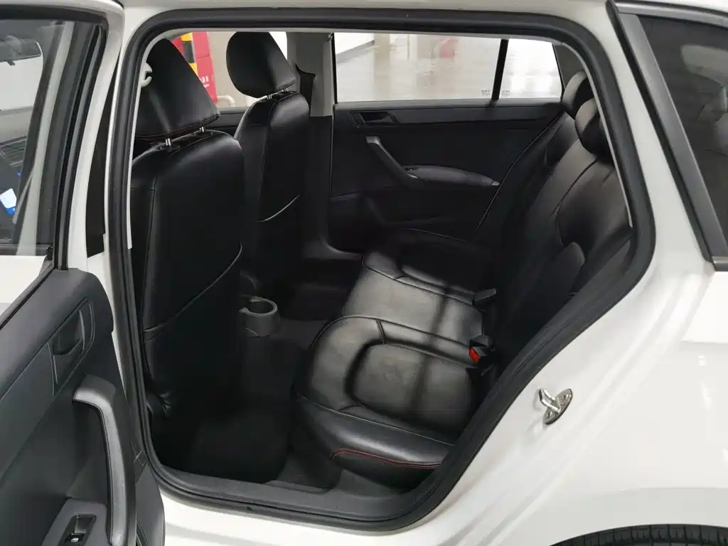 Skoda Rapid Spaceback — миниатюра 15