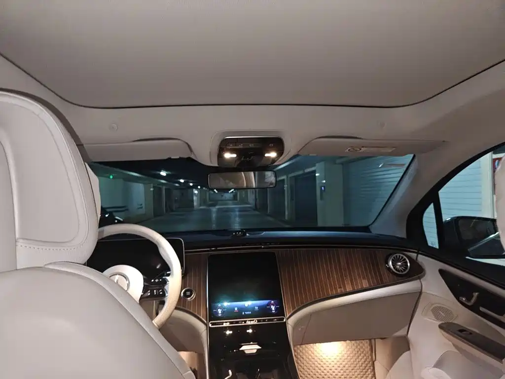 Mercedes-Benz EQE SUV — миниатюра 19