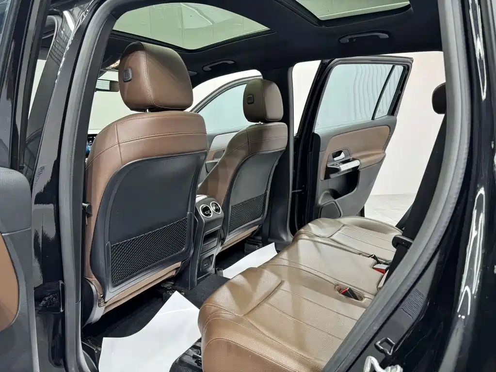 Mercedes-Benz GLB — миниатюра 11