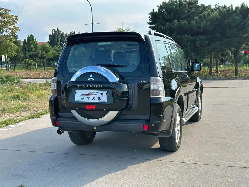 Mitsubishi Pajero (Import) — миниатюра 6