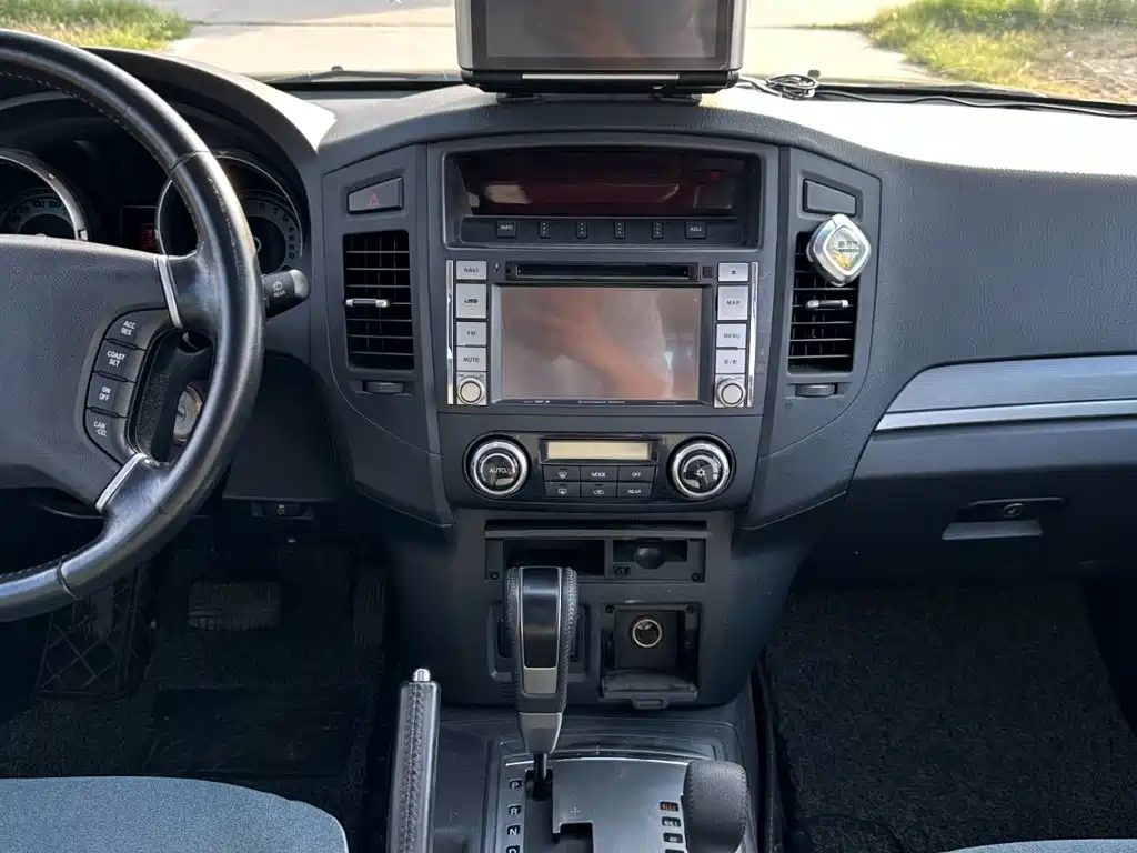 Mitsubishi Pajero (Import) — миниатюра 21