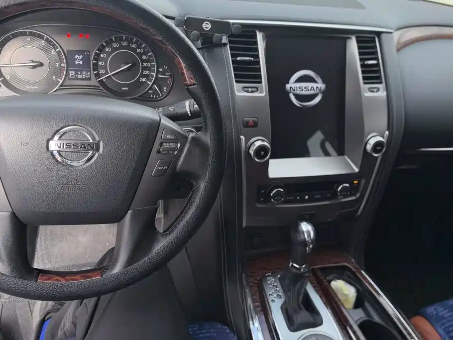 Nissan Patrol — миниатюра 12