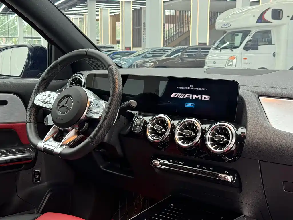 MERCEDES-BENZ GLA AMG