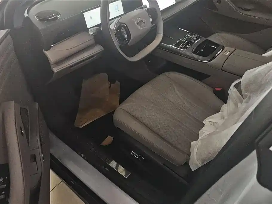 Geely Galaxy Galaxy 8 8 2025 60km EM-i
