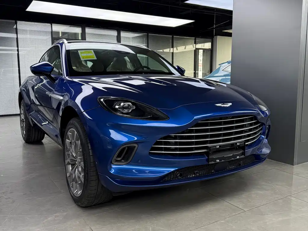 Aston Martin DBX 0