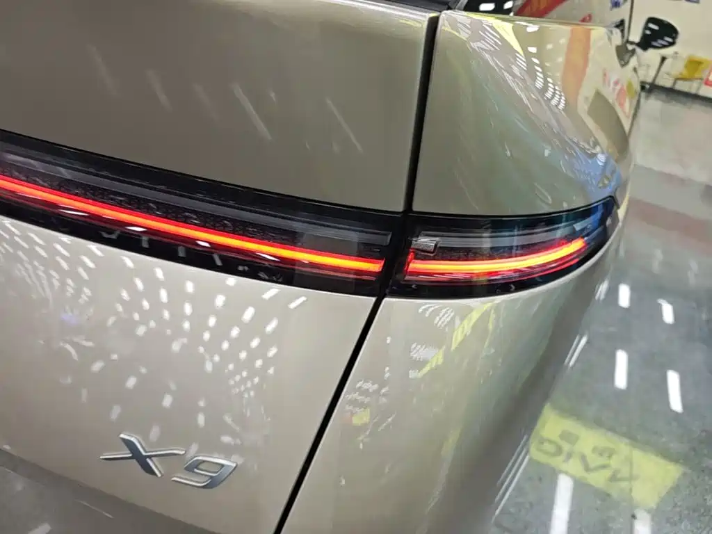 XPeng X9 — миниатюра 8
