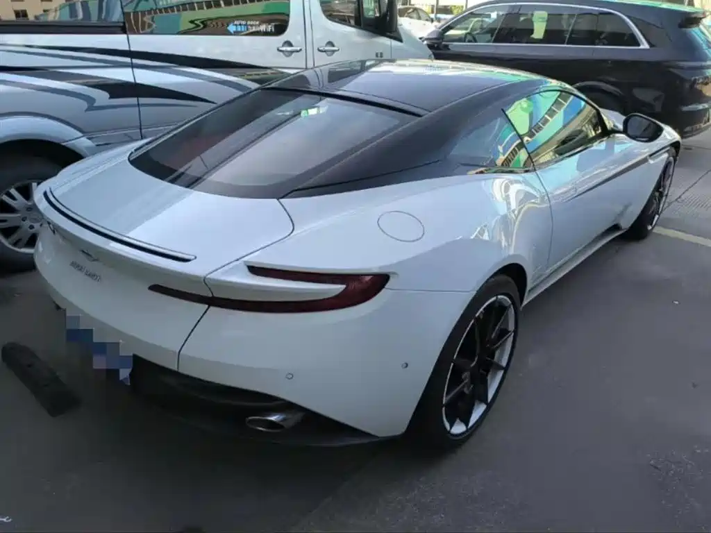 ASTON MARTIN  DB11