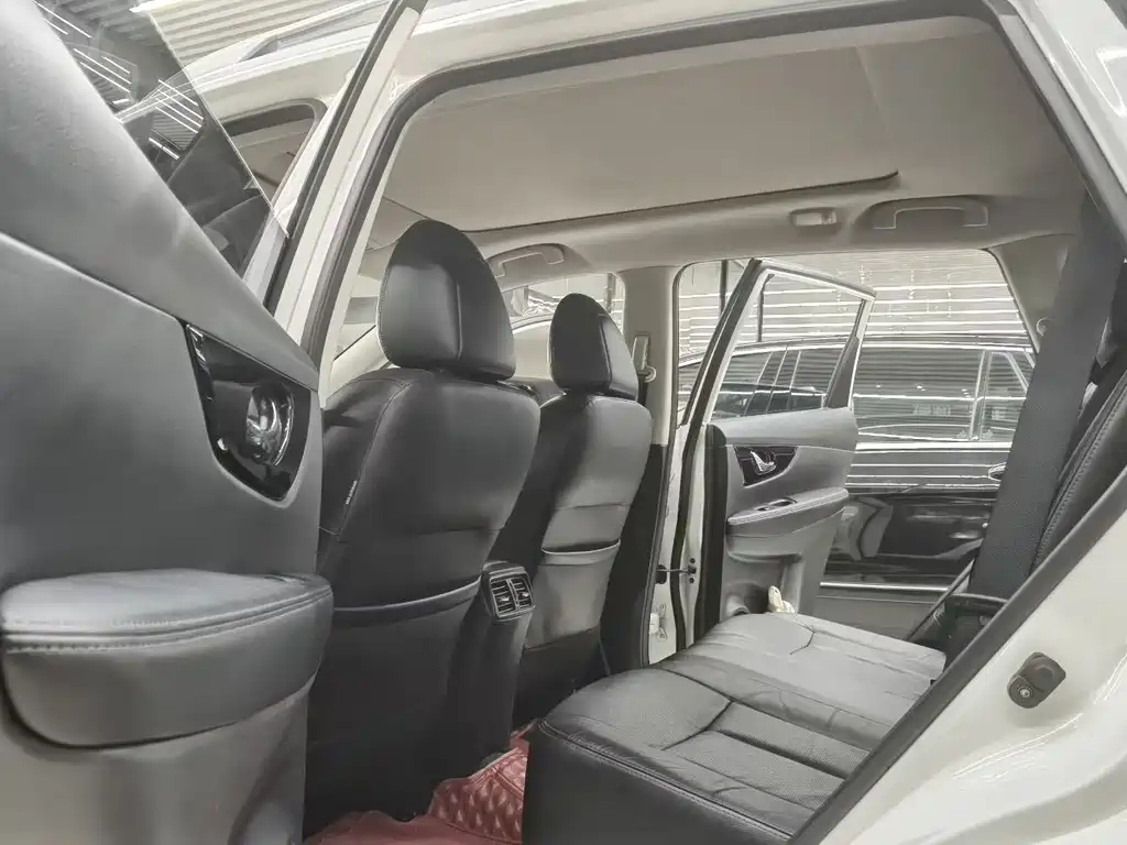 Nissan X-Trail — миниатюра 8