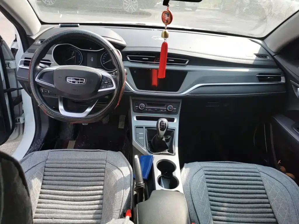 Geely Emgrand - фото 5