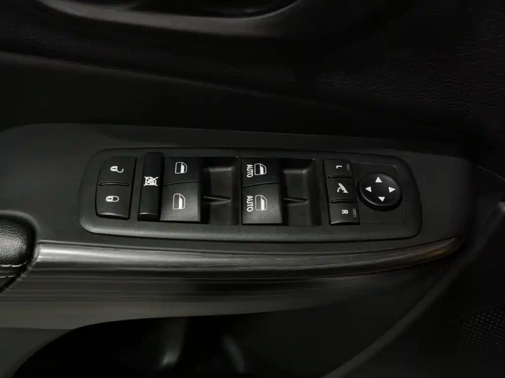Jeep Cherokee — миниатюра 9