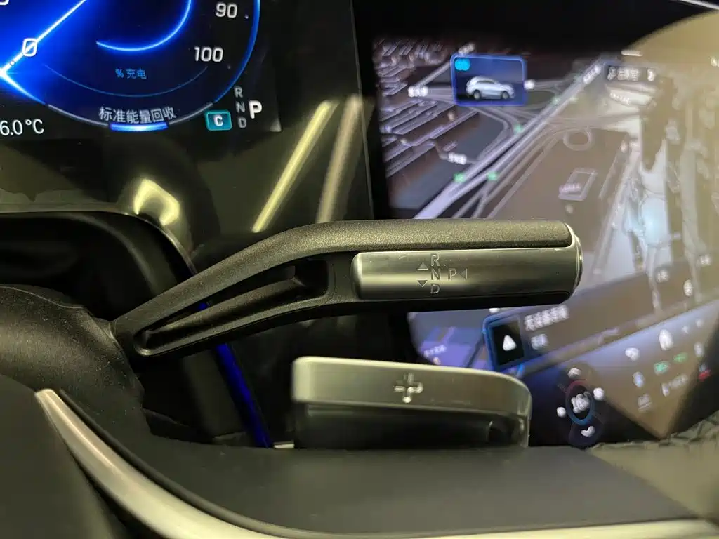 Mercedes-Benz EQS SUV — миниатюра 18