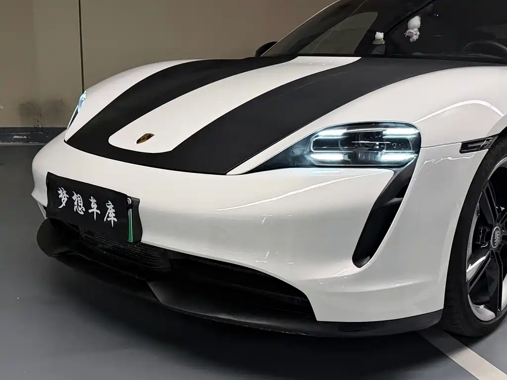 Porsche Taycan — миниатюра 5