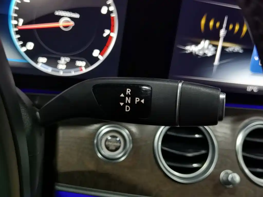 Mercedes-Benz E-Class — миниатюра 13